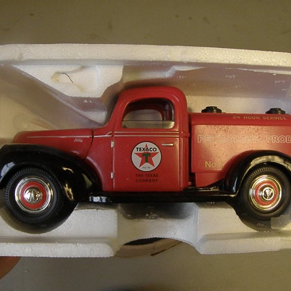 Danbury Mint diecast Texaco tanker truck - Picture 1 of 10